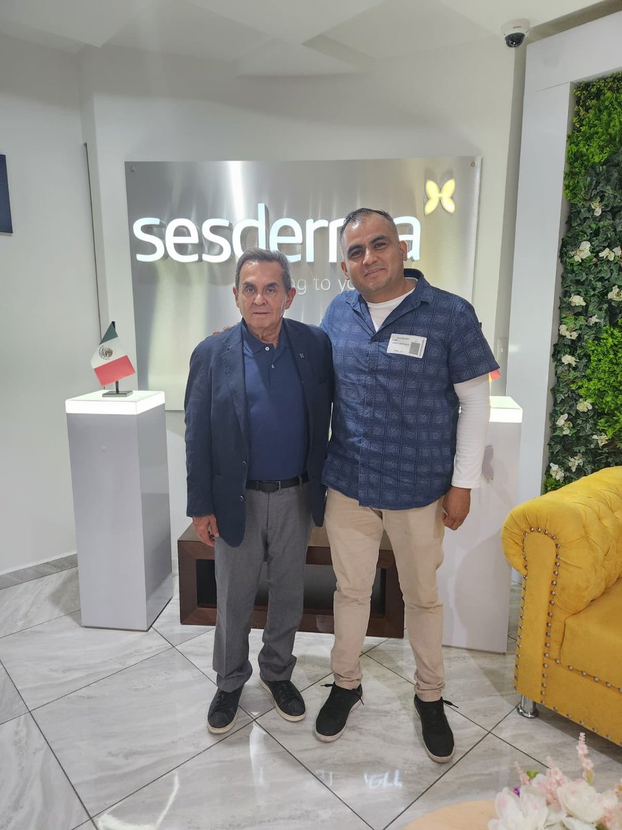 Visita del Dr. Serrano a la filial Sesderma #México, una de las más longevas del grupo. Gracias a todo el equipo y a los clientes por su #compromiso y #fidelidad 🇲🇽🇲🇽