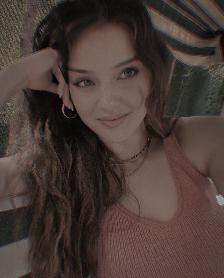 ㅤ
ㅤㅤ
       hayat on dakikalık kaostan başka bir şey değildir. . 🧜‍♀️  ———  𝐃𝐄𝐍𝐈𝐙 𝐊𝐈𝐙𝐈.  

ㅤㅤ