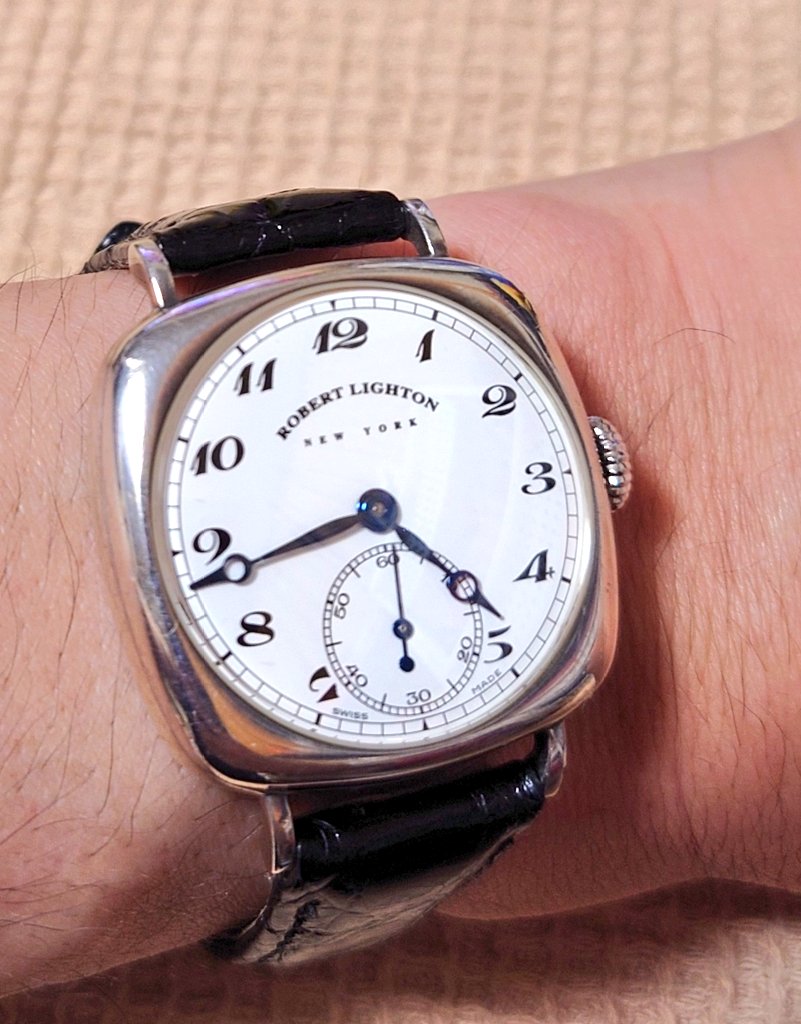 WatchL6's tweet photo. ROBERT LIGHTON NY ロバートライトン ニューヨーク
#ROBERTLIGHTON
#ロバートライトン
#腕時計
#腕時計好きな人と繋がりたい
#ポーセリンダイアル
#ロバートライトンニューヨーク
https://t.co/HEGO47zqFt