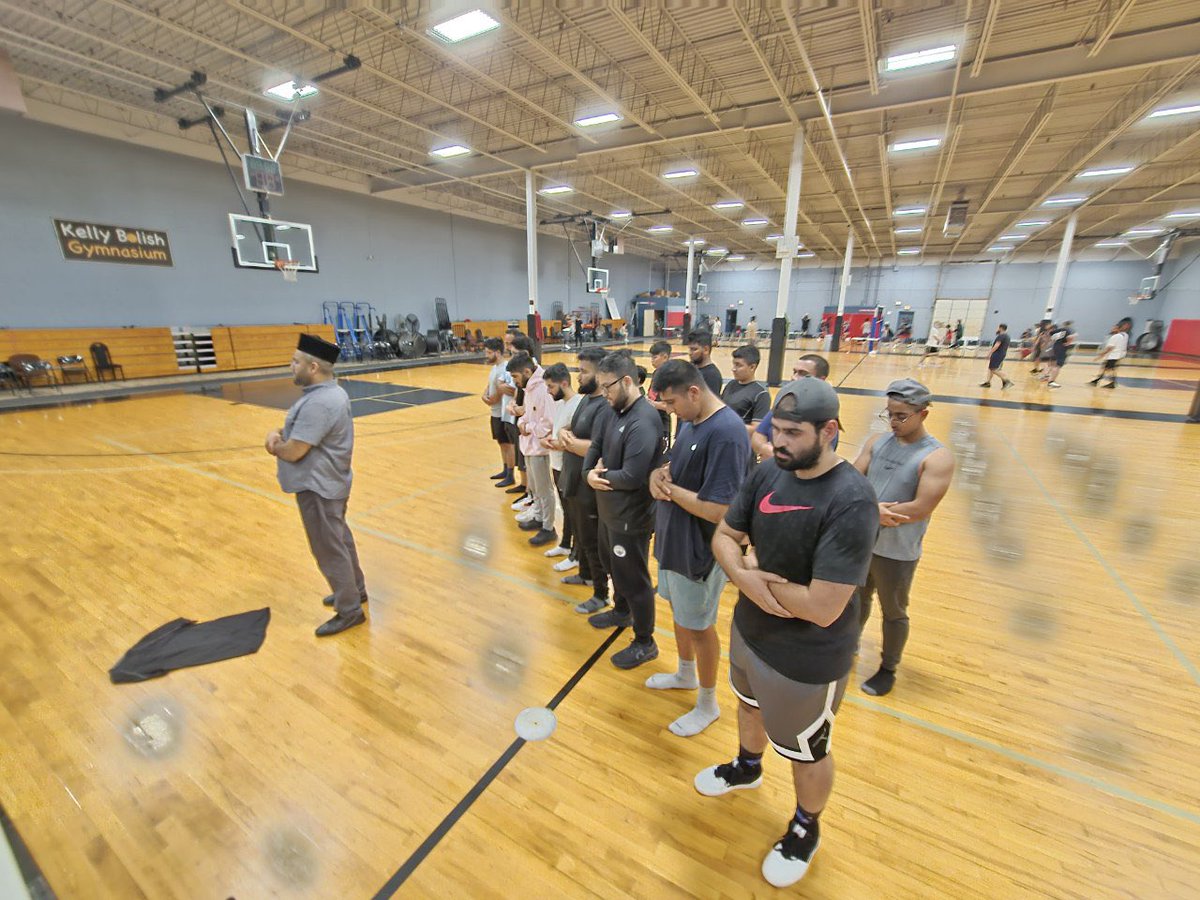 MKAwillingboro's tweet photo. #Muslimyouth of @AMC_Willingboro @MKA_Philly @MKA_NorthJersey @MKA_CJersey got together to form brotherhood by playing basketball,volleyball,dinner and praying Namaz.
Alhamdolillah the day was beautiful.
#prayandplay https://t.co/tDf5aQ01uq