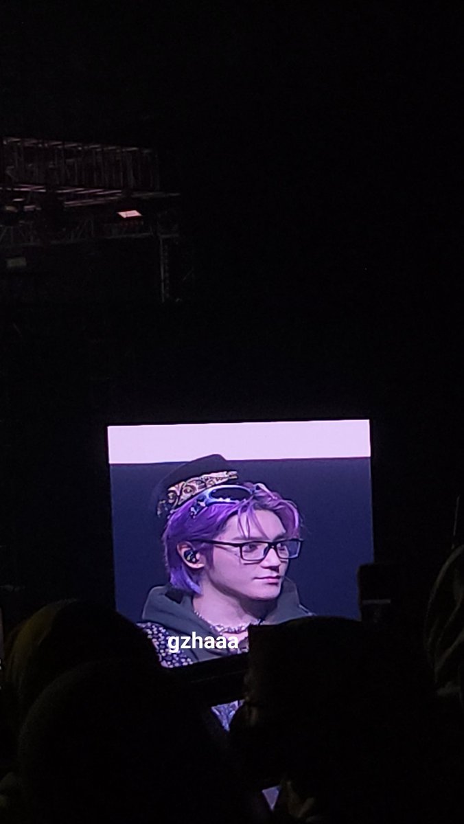 gzhaaa's tweet photo. TAEYONG LOOK SO GOOD OMGG
I LOVE YOU SO MUCH ❤️❤️ 

#TAEYONGLiveOnStage https://t.co/LTvjavzUMu