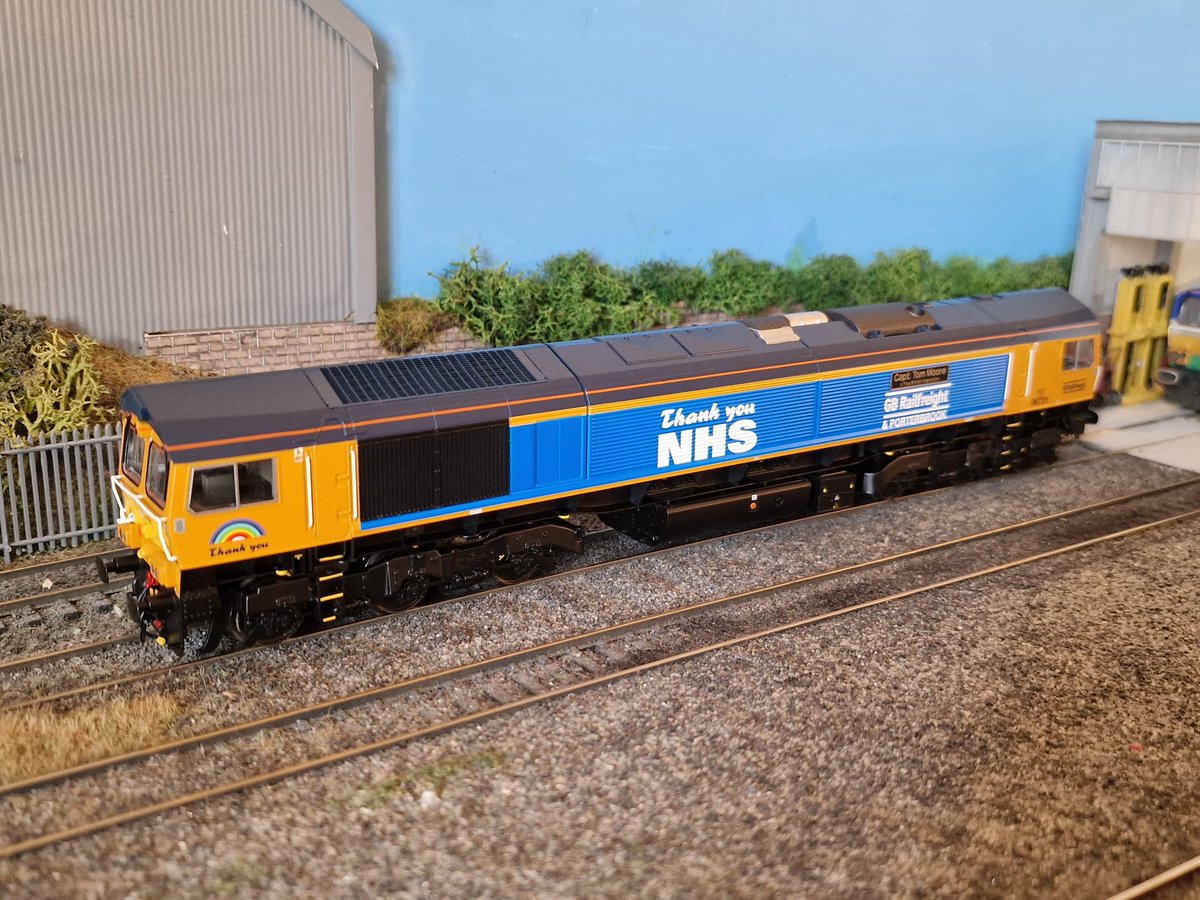DRSstonefield's tweet image. Locos on Depot last week; 66727 stabled, 66709 on the fuelling &amp;amp; service point, 66711 receiving maintenance, 66731 arrives 0Z66 from Tonbridge West Yard, 67709 then moved &amp;amp; shut down #TMRGUK #modeltrains #modelrailways