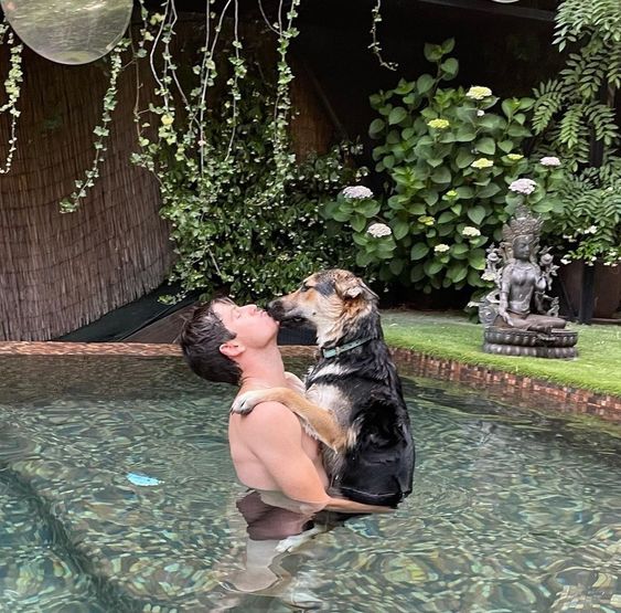Salvatore4Chris's tweet photo. Nunca pense que estaria tan ilusionado de vacaciones en Berlin https://t.co/A83X37A4h1
