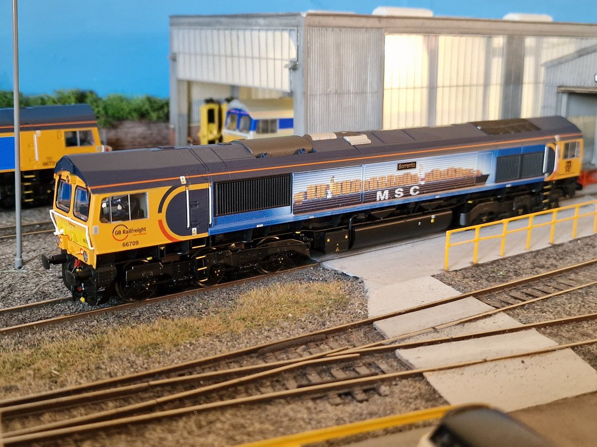 Locos on Depot last week; 66727 stabled, 66709 on the fuelling &amp; service point, 66711 receiving maintenance, 66731 arrives 0Z66 from Tonbridge West Yard, 67709 then moved &amp; shut down #TMRGUK #modeltrains #modelrailways