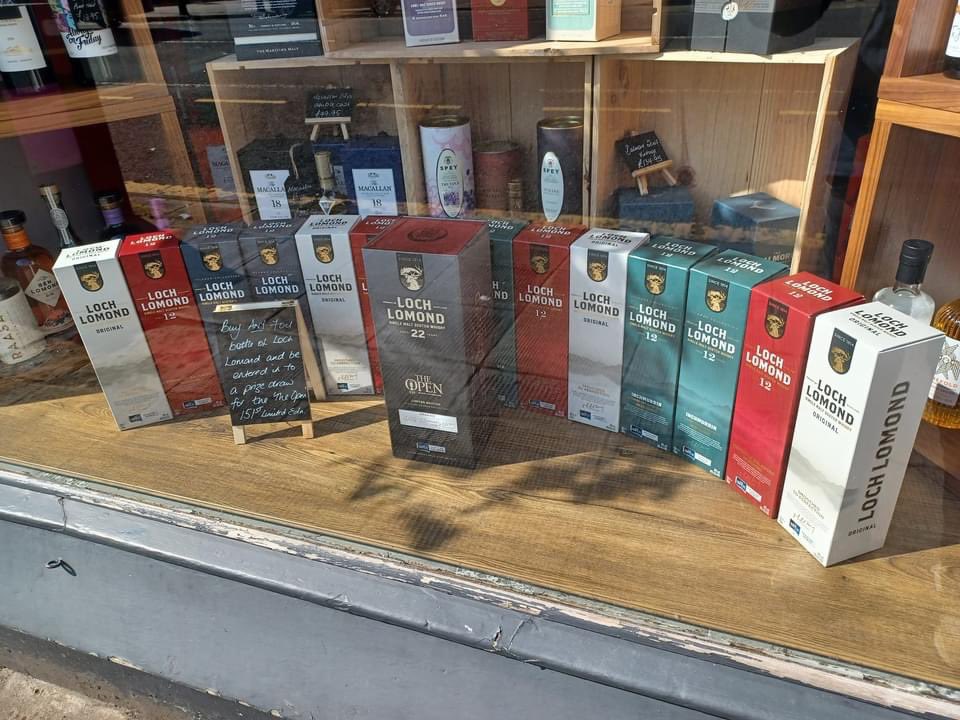 piperbottleshop's tweet photo. Buy any Loch Lomond 70 CL bottle from us to be entered into a draw to win a bottle of Loch Lomond aged 22 years - 151st Open edition!
With any Loch Lomond purchase get a mini golf bag bottle holder free as well! 
305 Crow Road.

#glasgow #lochlomondwhisky #competition  #TheOpen https://t.co/Cnl9zG1kaU