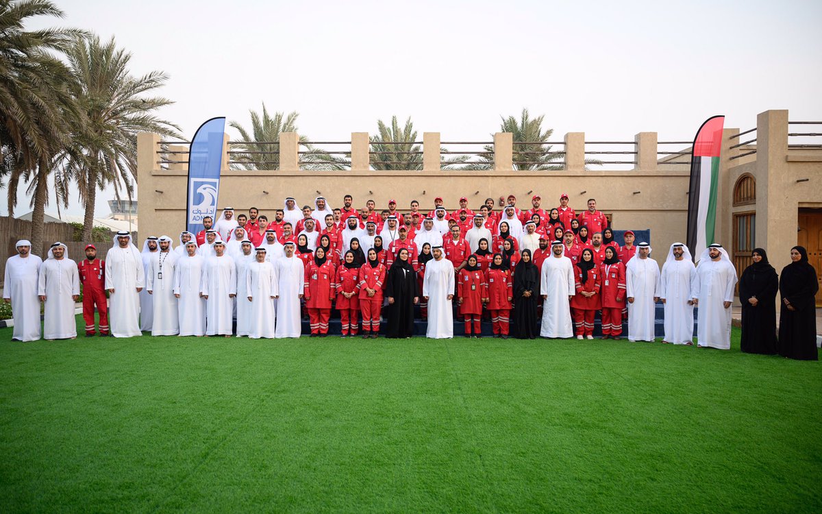 HamdanBinZayed's tweet photo. خلال زيارتنا لجزيرة داس، سررت بلقاء أبناء وبنات الوطن العاملين في الجزيرة وبالتقدم الكبير الذي تحرزه أدنوك لبناء مستقبل أكثر استدامة، كما وضعنا حجر الأساس لإنشاء مجمع سكني ومستشفى جديدين .. مشاريع مهمة ستسهم في زيادة نسبة الكوادر النسائية في الوظائف الفنية إلى 25% بحلول عام 2030. https://t.co/6FgEAoKgUs
