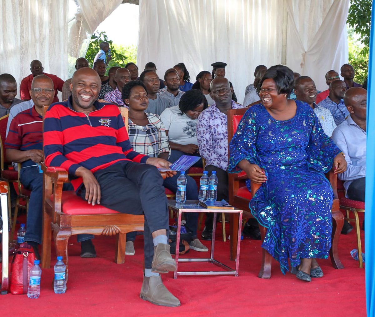 Isaac_Otwoma's tweet image. BREAKING NEWS: Muranga Governor Irungu Kang'ata is set to dump UDA for Azimio.
Kidogo Mambo imechemuka 😂