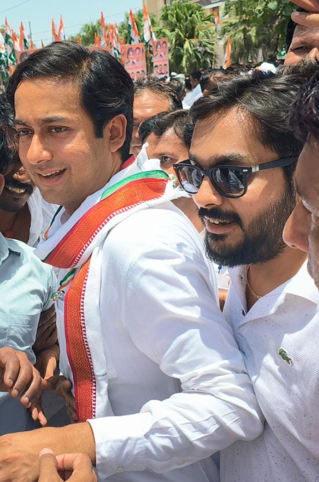 Wishing a very Happy Birthday to the dynamic MLA and Ex. Minister <a href="/JVSinghINC/">Jaivardhan Singh</a> ji ..! 
Wishing u a very bright future ahead !!