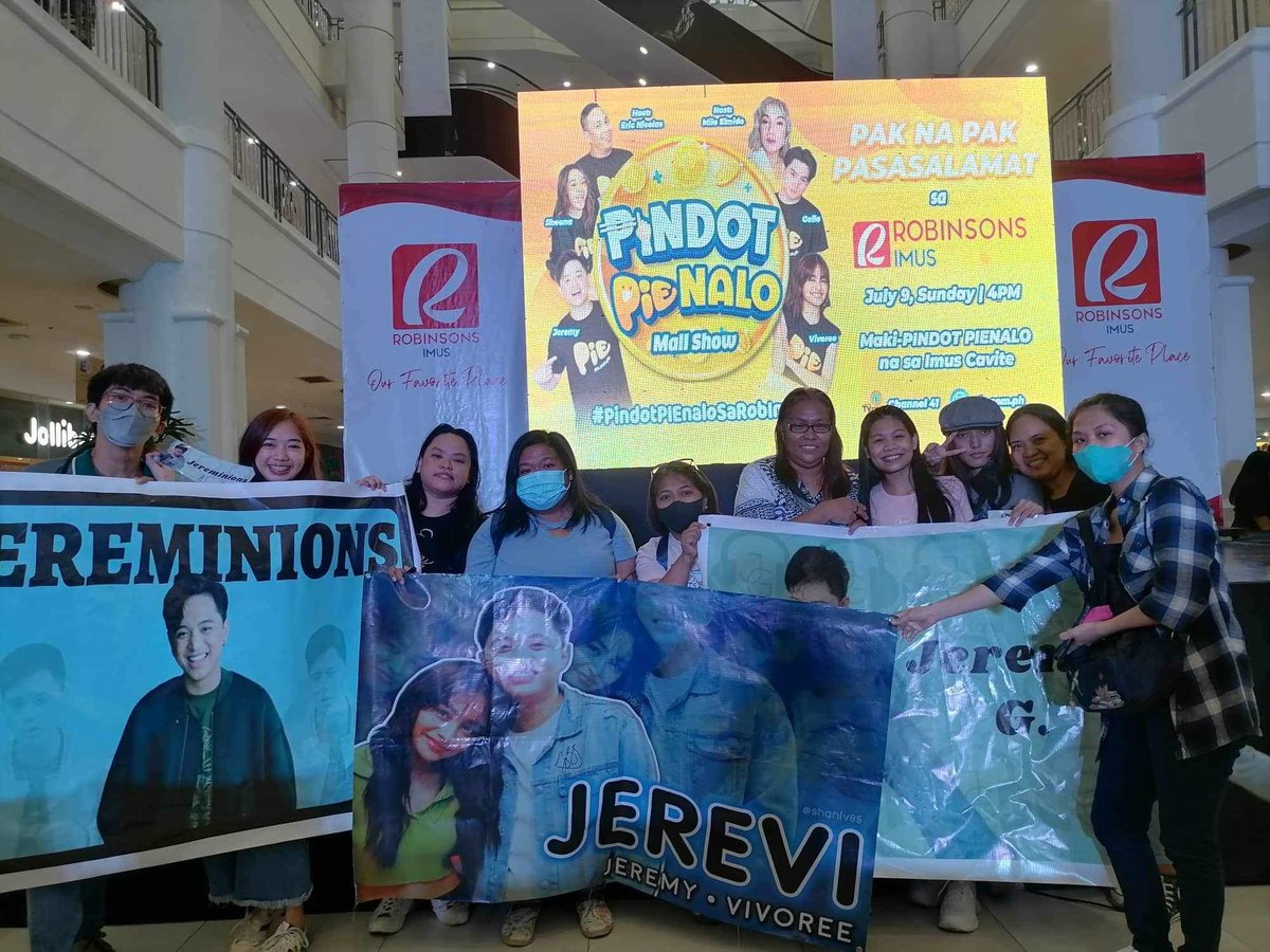 jereviofficial's tweet photo. JereVi fam x Jereminions. 
Love it! 💙🧡 https://t.co/s3zmeSjvfu
