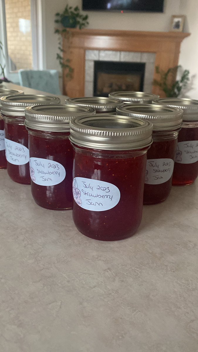 It’s time to get jammin’! 
#ontariostrawberries