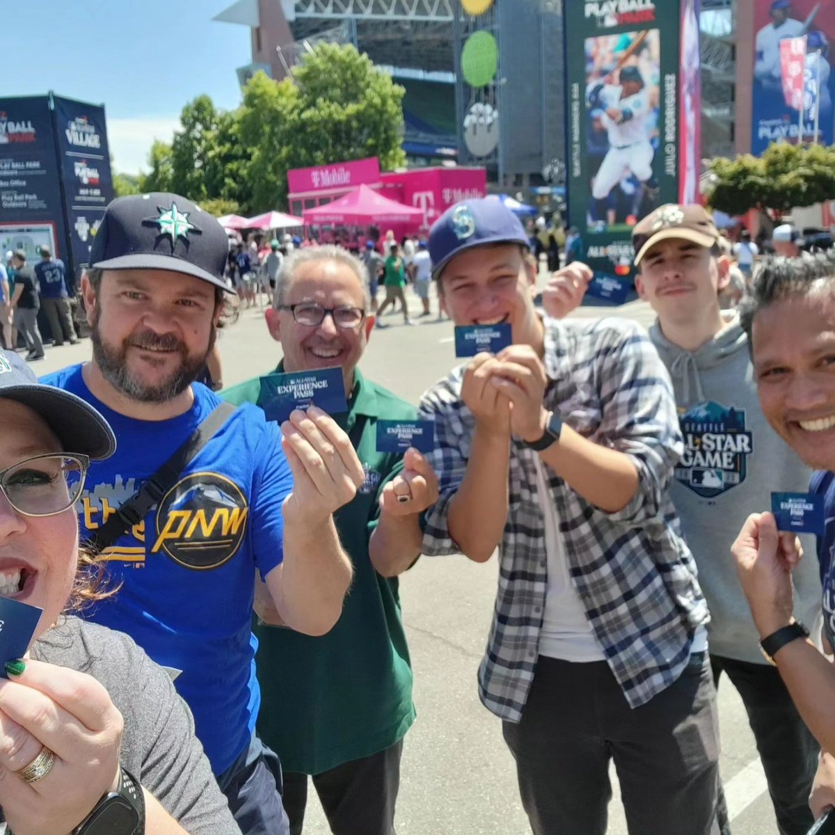 Deko_Gurl's tweet photo. We ran over during our lunch break to check out the Play Ball Park. (Even took a pic "with" Tino Martinez! ๐)
#seattle #MarinersVision #ProductionCrew #allstarweek #playball https://t.co/gXCv9Ftc9b