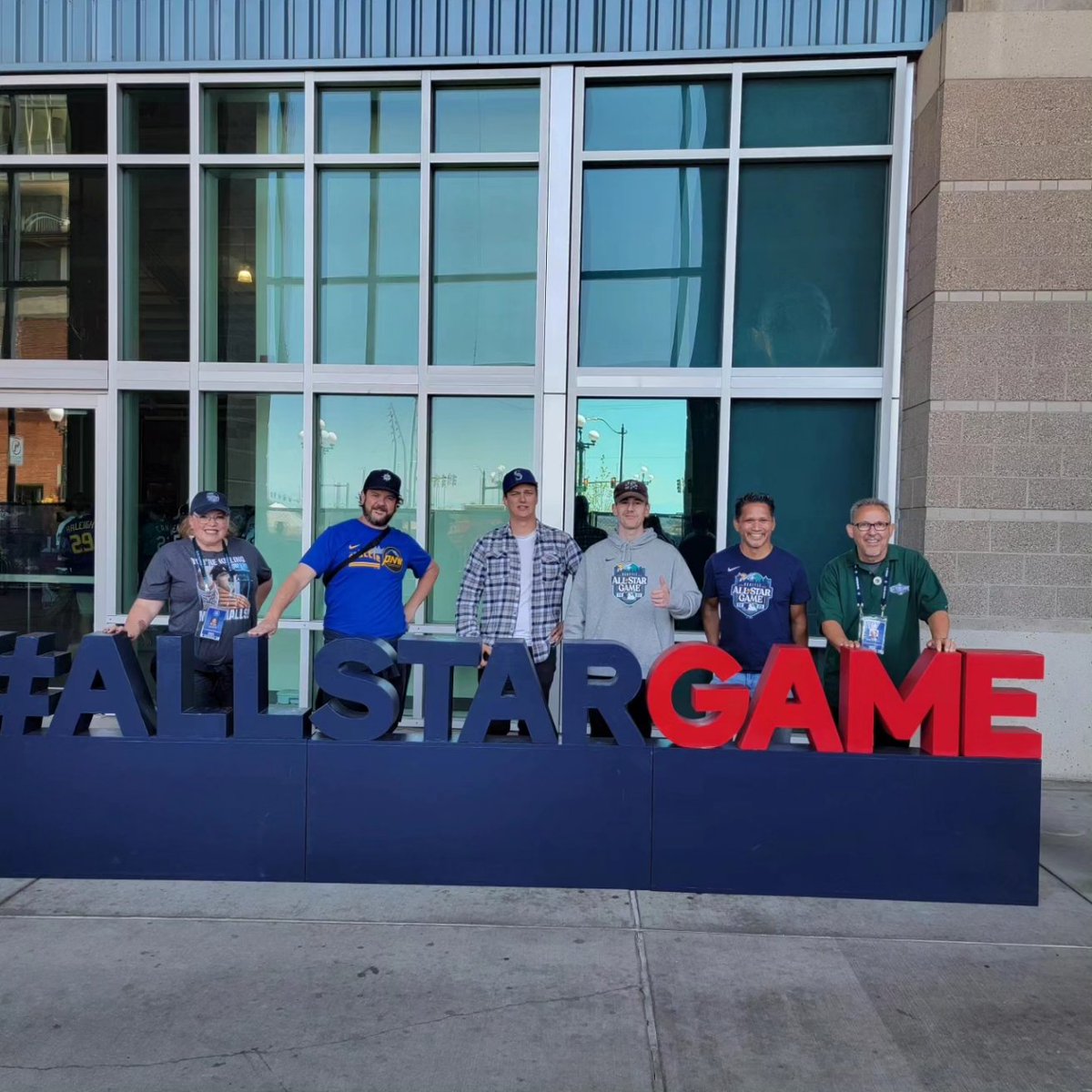 Deko_Gurl's tweet photo. We ran over during our lunch break to check out the Play Ball Park. (Even took a pic "with" Tino Martinez! ๐)
#seattle #MarinersVision #ProductionCrew #allstarweek #playball https://t.co/gXCv9Ftc9b