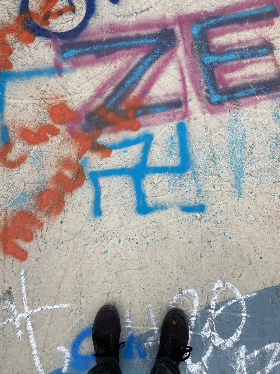 FiiiDGT's tweet photo. I'll always paint bright colors over your hate 🖤🩵💙 https://t.co/5yewUZyR6U