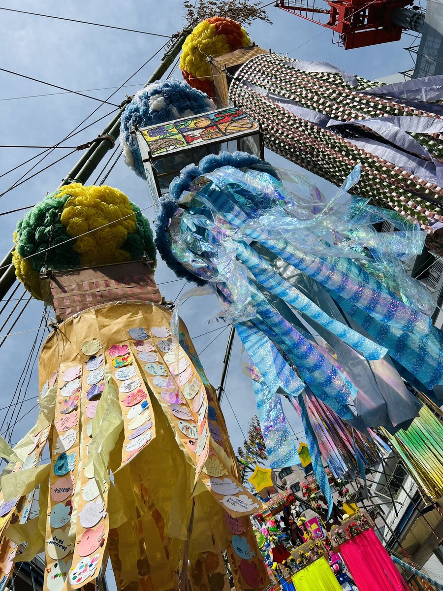 先月末から体調崩しているが、老体に鞭打って子供達を祭りに連れてった！
新型ウィルスに行事を失われた子たちは、めっちゃ喜んでいたし
ひさびさの出店など賑わう空気にめっちゃ元気出たわあ。
祭りって素晴らしいよな、、、 https://t.co/duSoGApMIQ