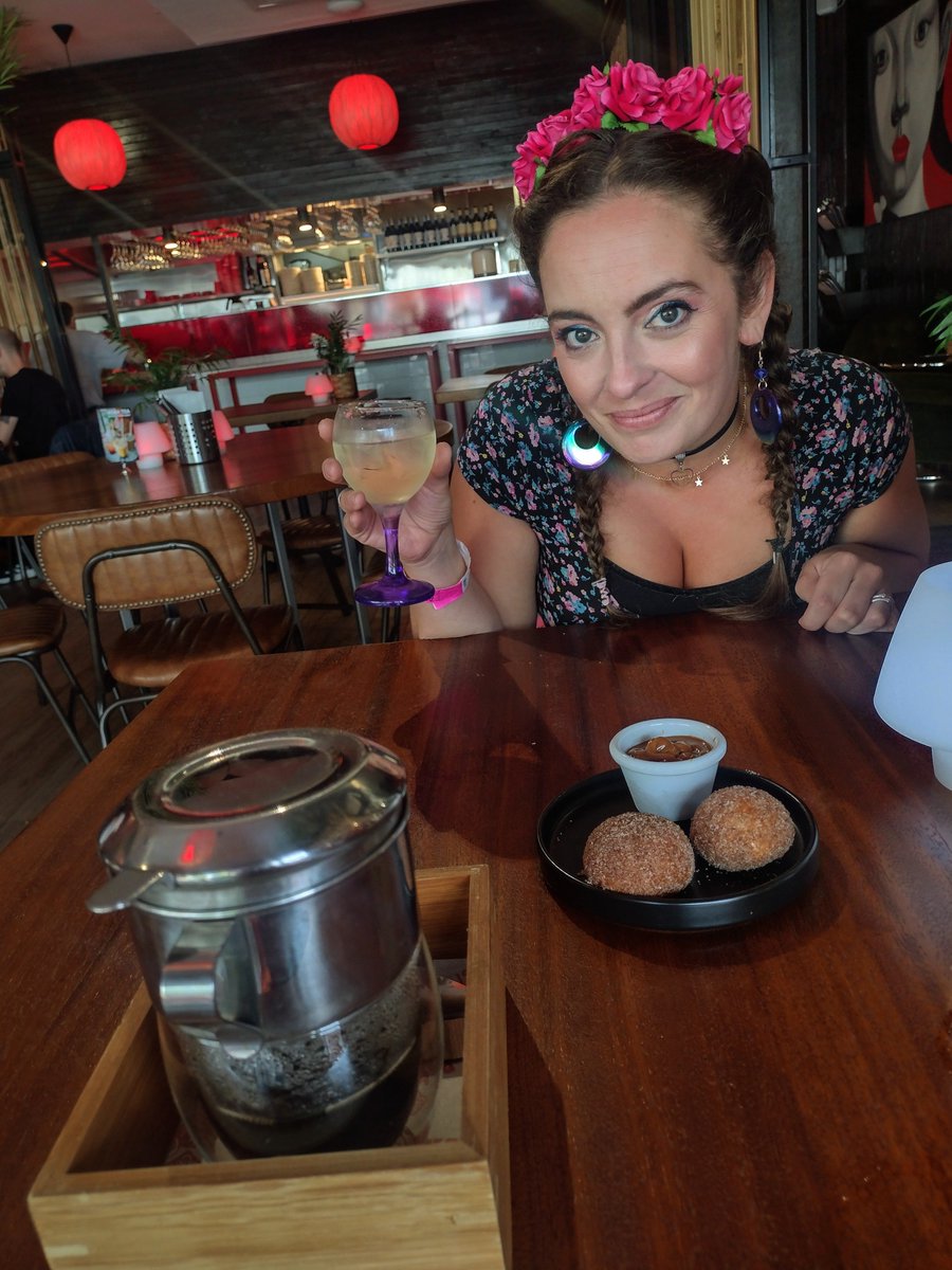 Maevefinn's tweet photo. Super tasty munch at Bao Bun Deluxe in #ballyhackamore today ๐ Buns, Vietnamese coffee and plum wine followed by a tasty pint! ๐บ Now giving myself repetitive strain injury playing #AEWFightForever ๐คฃ ๐ฎ #tastybuns #food #easteasteastbelfast https://t.co/DHlWLOQM1W
