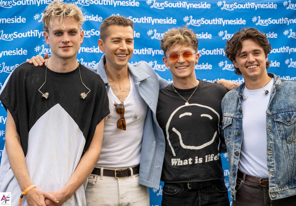 thevampsfiles's tweet photo. the vamps today at south tyneside festival via FutersAndy on twitter https://t.co/VwFJmqT8wK