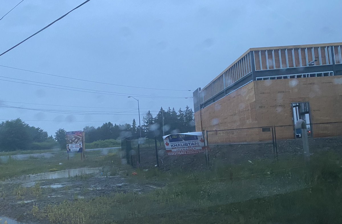 HanuSinghMaan1's tweet photo. Avoid businesses & individuals who support violent extremist #Khalistani
Supporting them enables sowing of division & disharmony. Affixed #Khalistani hoardings on the plaza they are selling says it all #Remaxgold @remax do you support violent #khalistani extremists ? @RECOhelps https://t.co/0NOAWN9WBJ