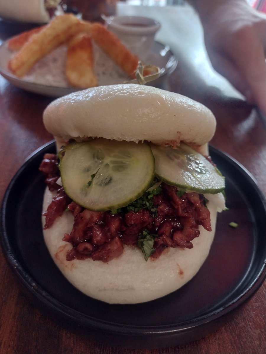 Maevefinn's tweet photo. Super tasty munch at Bao Bun Deluxe in #ballyhackamore today ๐ Buns, Vietnamese coffee and plum wine followed by a tasty pint! ๐บ Now giving myself repetitive strain injury playing #AEWFightForever ๐คฃ ๐ฎ #tastybuns #food #easteasteastbelfast https://t.co/DHlWLOQM1W