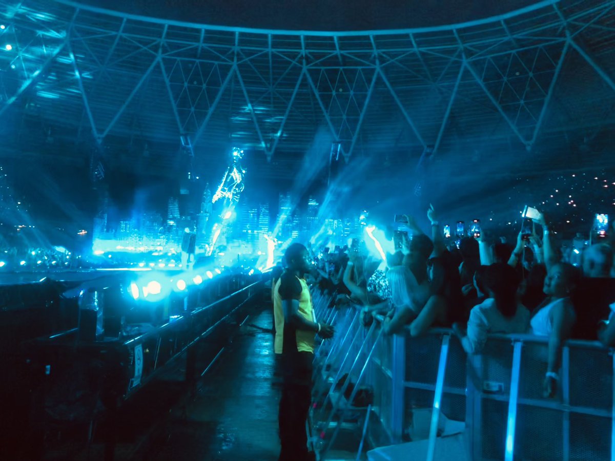 rokhsanafiaz's tweet photo. 🔥@theweeknd at the weekend. 

Record-breaking @AHDawnTour over two nights at the @LondonStadium in the extraordinary @noordinarypark ✨

After Hours Til Dawn in @NewhamLondon. 

#WeAreNewham https://t.co/ylCwfzZXzi