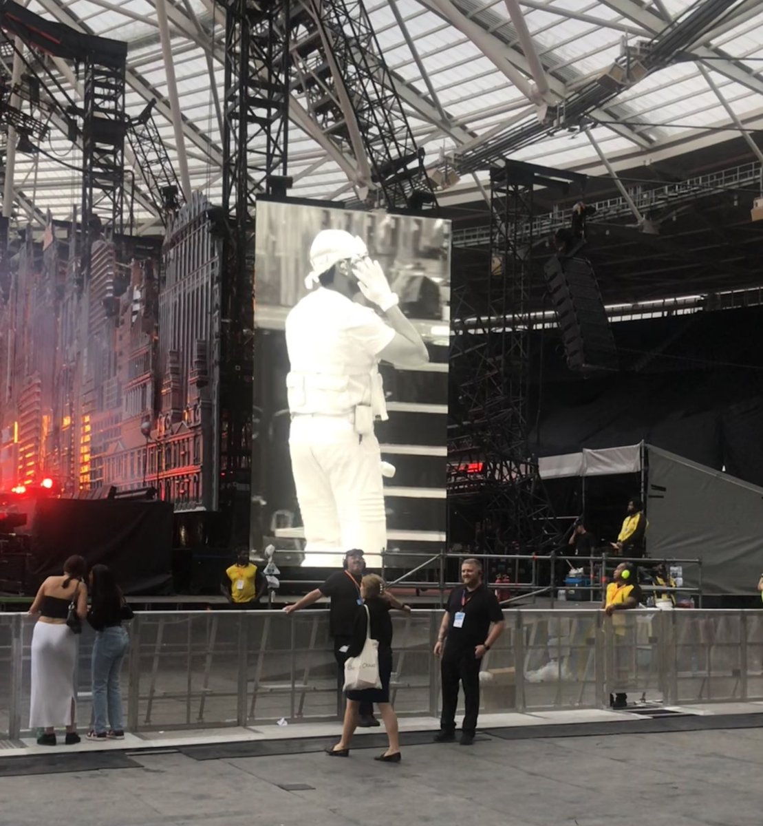 rokhsanafiaz's tweet photo. 🔥@theweeknd at the weekend. 

Record-breaking @AHDawnTour over two nights at the @LondonStadium in the extraordinary @noordinarypark ✨

After Hours Til Dawn in @NewhamLondon. 

#WeAreNewham https://t.co/ylCwfzZXzi