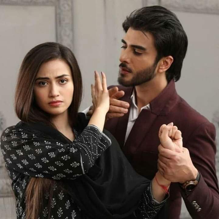 “दरमियाँ हमारे अब इतनी दूरी है,

कि सारी दुआएँ भी बेअसर है।”

#love #ishq #shayri #hindishayari #shayari #mohabbat #throwback #shayrana #lovestory #sad #lyrics #fyp