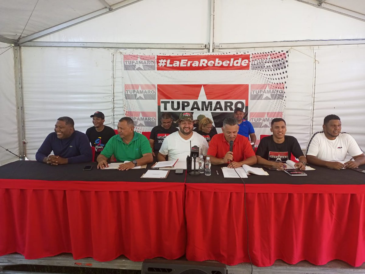 MRTMILLAREBELDE's tweet photo. Desde el Edo La Guaira nos encontramos en el tercer día de discusión y debate de nuestros estatutos, en dirección colectiva y  consenso como uno de los principios básicos de nuestra organización. 
#SecretariadoNacionalTupamaro2023 
#PoesíaEnTeatroBolivar https://t.co/l8jfTsPq8t