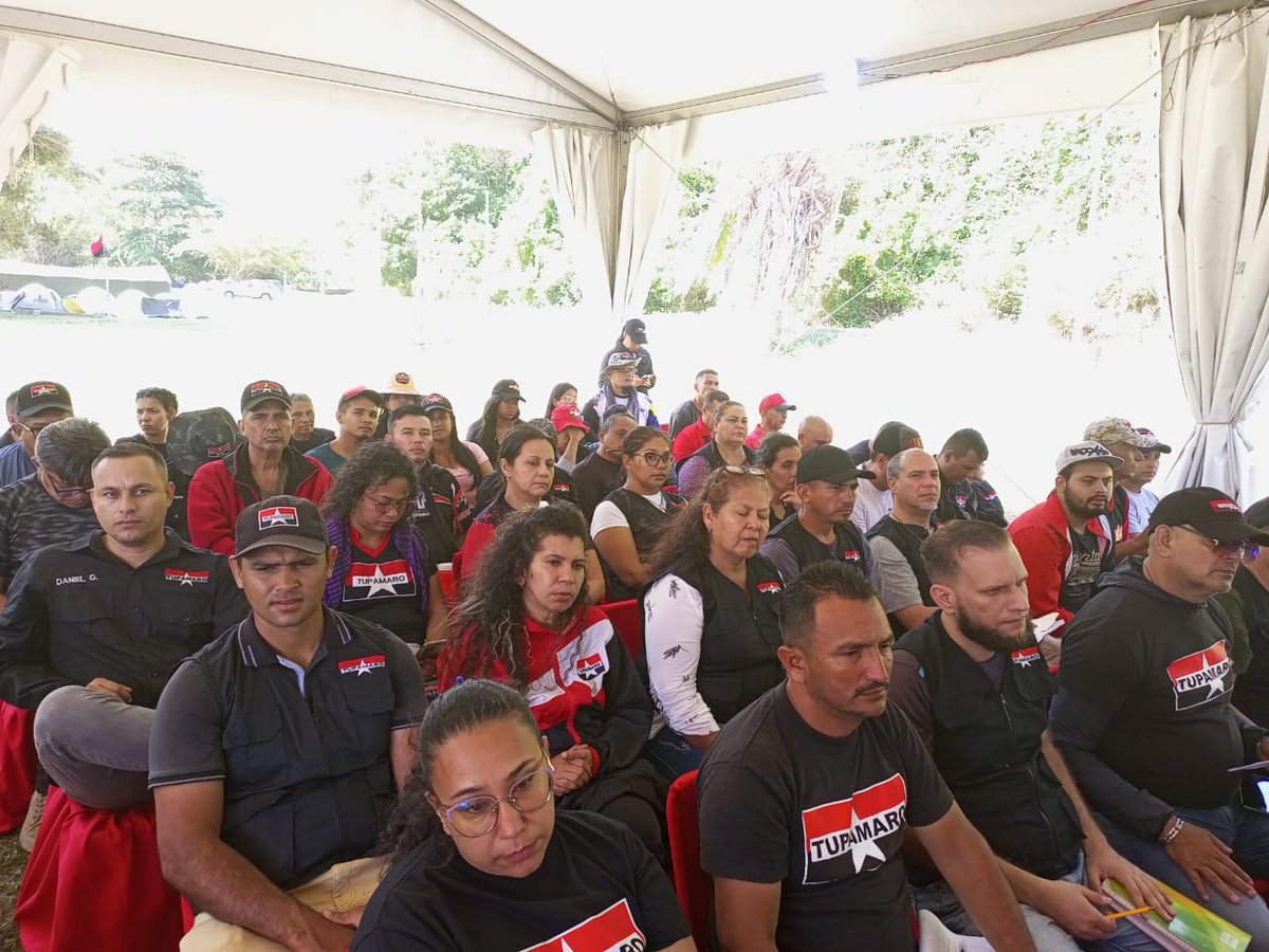 Desde el Edo La Guaira nos encontramos en el tercer día de discusión y debate de nuestros estatutos, en dirección colectiva y  consenso como uno de los principios básicos de nuestra organización. 
#SecretariadoNacionalTupamaro2023 
#PoesíaEnTeatroBolivar