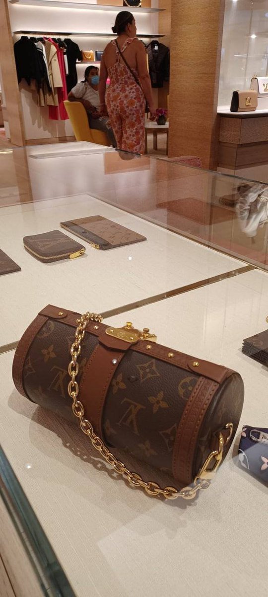 CLynncd's tweet image. Saturday plans: shopping 'til I drop at the #LAOutlets! Time to score some amazing deals and elevate my style game. 🌟🛍️ #SaturdayShopping #StyleUpgrade