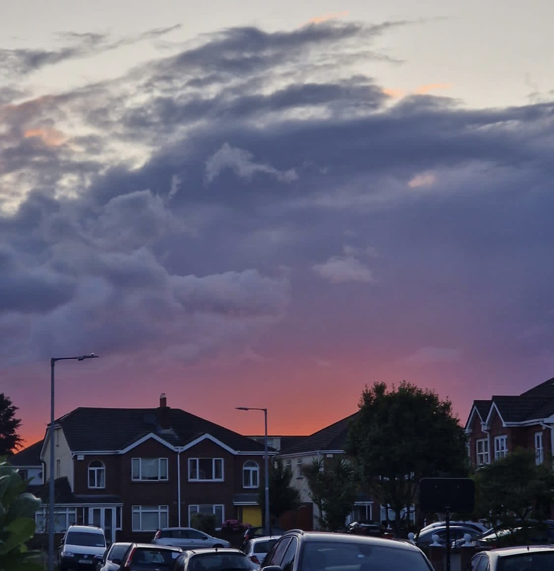 DenimDublin's tweet photo. @MetEireann a fantastic sunset in #Dublin tonight https://t.co/D4o32xeaGY