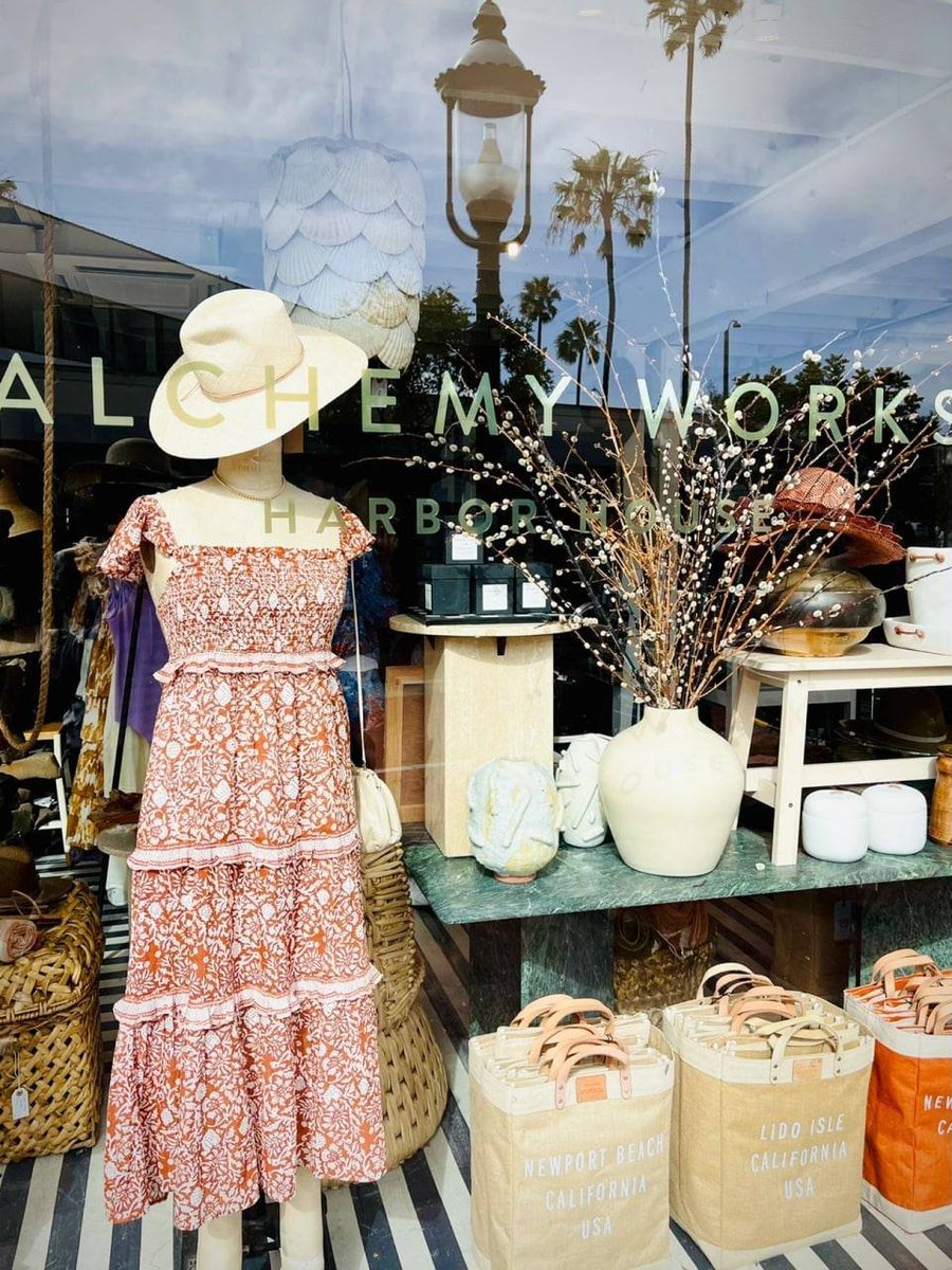 GlassCiaras's tweet image. Lost in a world of fashion and discounts at the #LAOutlets! Time flies when you're indulging in retail therapy. ⏰💃 #RetailTherapy #FashionEscape