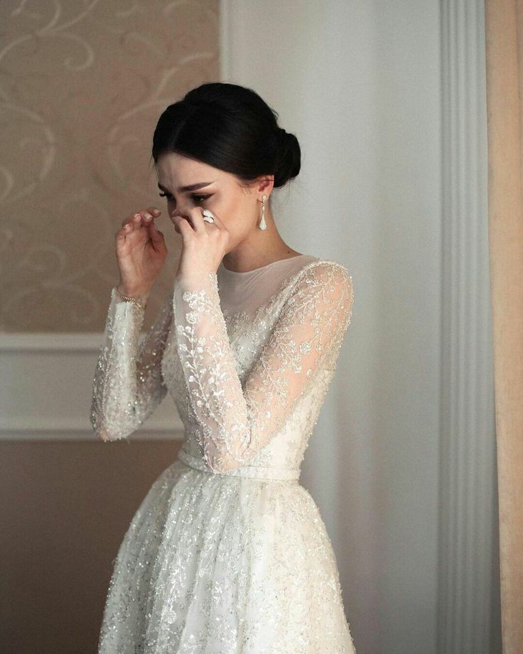 juliems3's tweet image. Please...

For the love of all that is good and holy, make the top half of wedding dresses great again. #modernmodesty