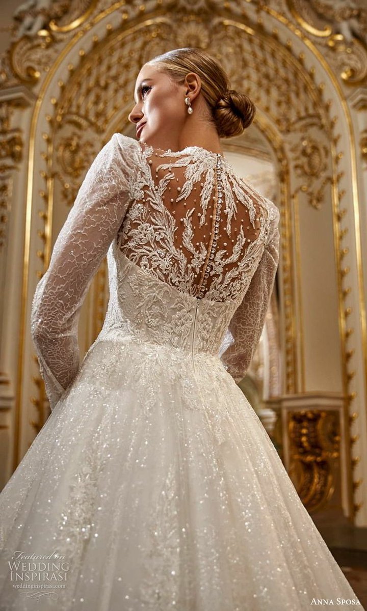 juliems3's tweet image. Please...

For the love of all that is good and holy, make the top half of wedding dresses great again. #modernmodesty