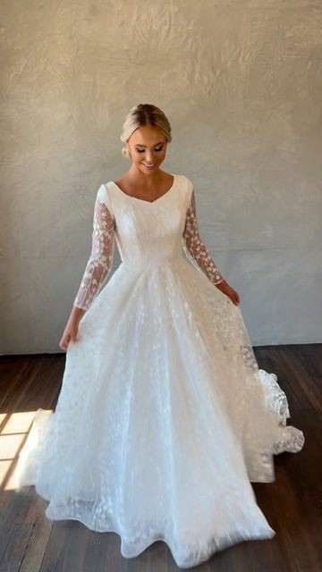 juliems3's tweet image. Please...

For the love of all that is good and holy, make the top half of wedding dresses great again. #modernmodesty