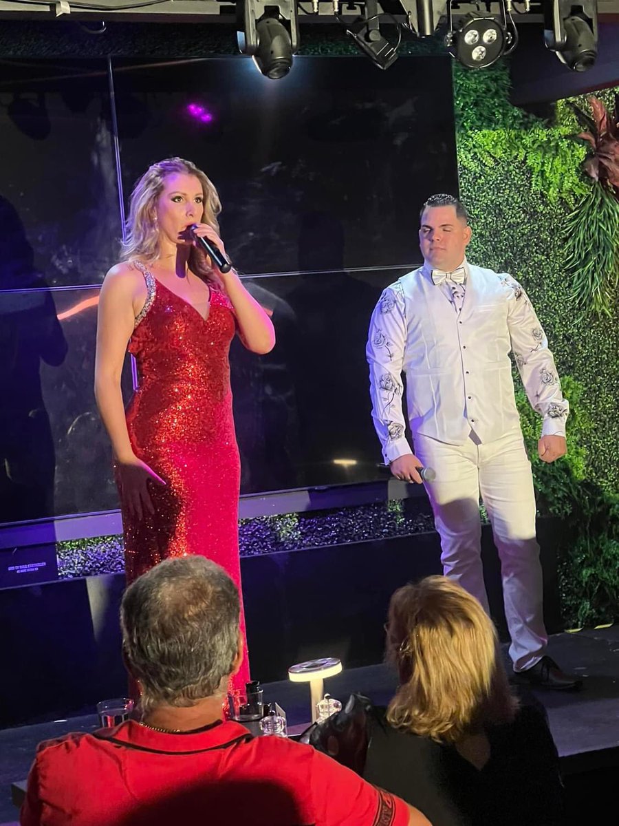 Maylucita's tweet photo. #cabaretcubano #maylu #mayluhernandez #chowcabaret #cabaretenmiami #nochescabaretenmiami https://t.co/sSofSumd3M