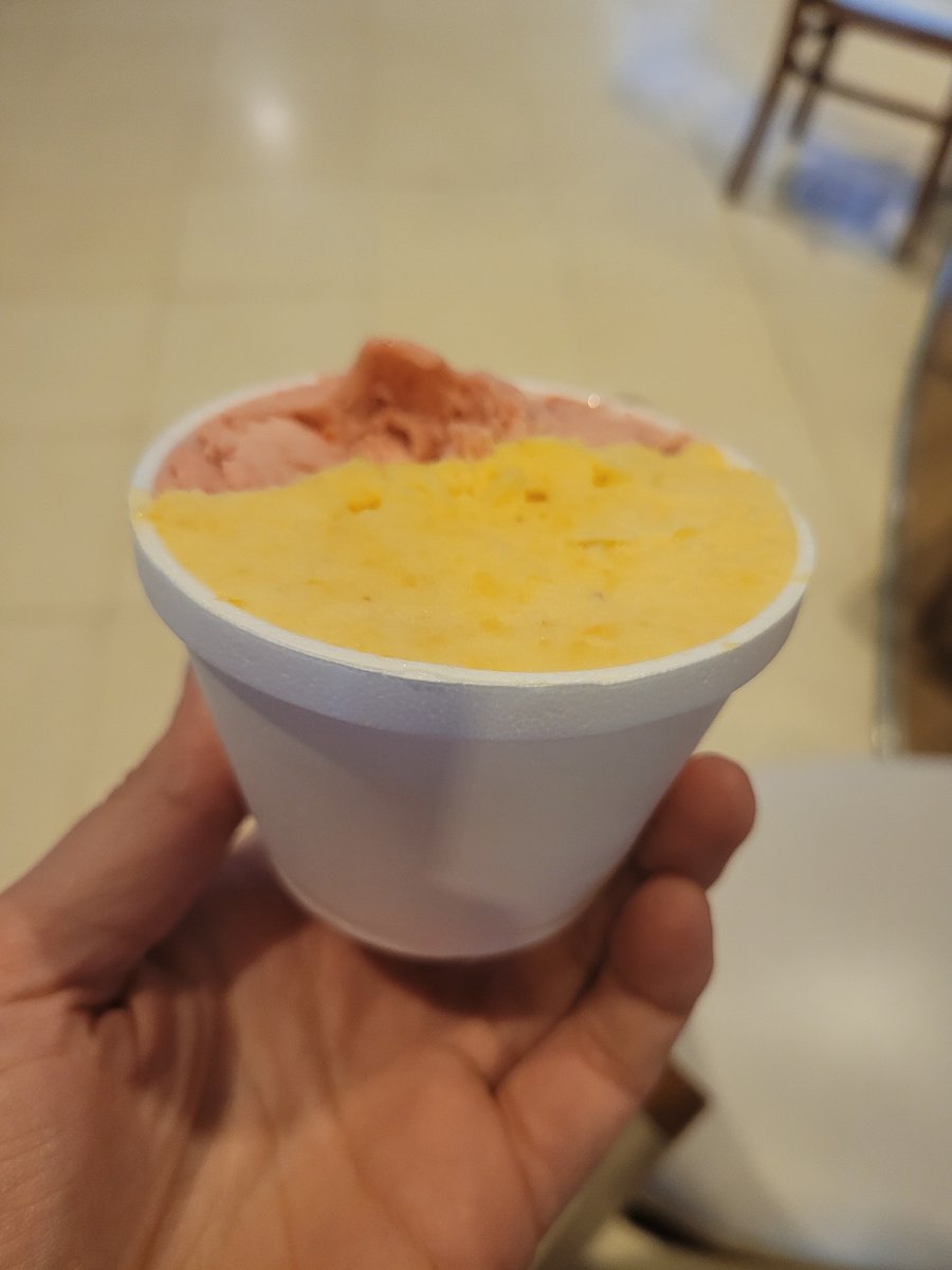 silvanusz's tweet photo. @HeladosChungo  una vergüenza cobrar $1700 100 gr de helado ($17000 el kilo) y servir la tacita al ras. Ni hablar del destrato de los empleados de Norcenter. Me estafaron. No vuelvo nunca más. https://t.co/KFxA9NUd8L