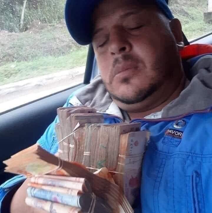 _xmemes's tweet photo. O que você precisa para dormir tranquilo?

Eu: https://t.co/o1epQYYjuG