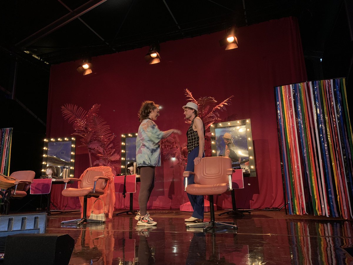 sunnygirlangie's tweet photo. @blij_e De voorstelling De Grote Actualiteiten Tombola met Margôt Ros en Randy Fokke was hilarisch 🤣. Zeker een aanrader om een keer een bezoek te brengen aan De Parade. #deparade #DenHaag https://t.co/nlDRtk38PP