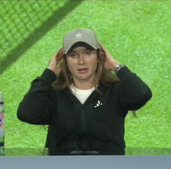 TheTennisLetter's tweet photo. Elina Svitolina on crowd booing Azarenka:

“I think tennis organizations have to come out with a statement that there will be no handshake between Russian &amp; Belarusian &amp; Ukrainians. I don’t know if it’s not clear for people. I think this is the right way.” https://t.co/f71prZ8lJi