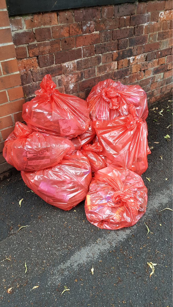 9 resident volunteers scooped up 28.1kg in our fortnightly litter pick today #DoncasterIsGreat