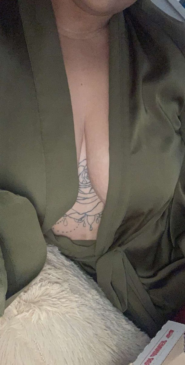 ItsGoddessTee's tweet photo. You like me robe??….It turn you on???? #GoddessTee https://t.co/awGVQMl2sy