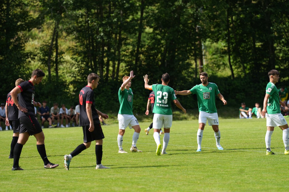 fc08homburg's tweet photo. Am heutigen Tag 3 im #Trainingslager stand nachmittags bereits das nächste #Testspiel gegen den 1. FC #Sonthofen an. Gegen den Bayernligisten konnten sich die Homburger in #Hirschegg mit 3:0 durchsetzen. Anschließend ging es zum #Teamabend nach Bommen.
https://t.co/45Ta5S4lVc https://t.co/XeNGV0fE6C
