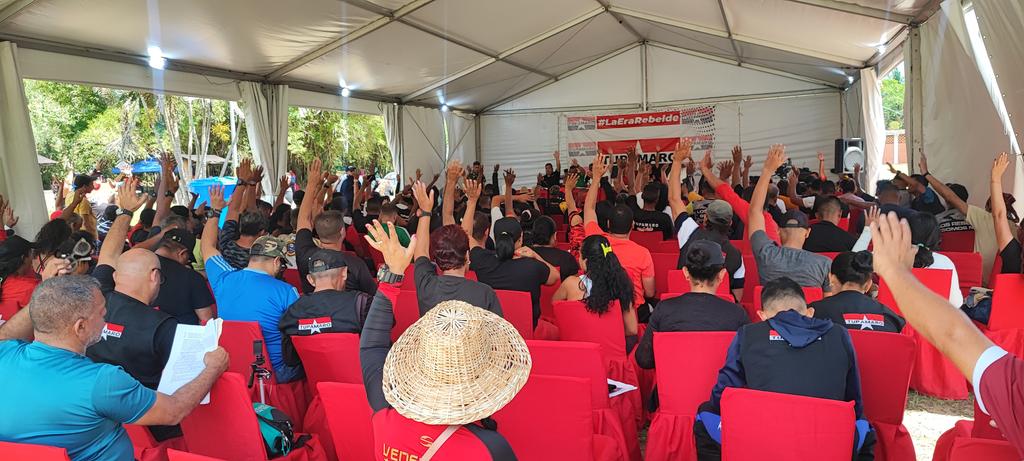 Avanzamos en la evolución dentro de nuestro partido. Seguimos en La Guaira en el 3er día consecutivo de nuestro #SecretariadoNacionalTupamaro2023, discutiendo, debatiendo, proponiendo, construyendo y aprobando nuestra línea estatutaria.
Nacimos para VENCER!!!
<a href="/NicolasMaduro/">Nicolás Maduro</a>