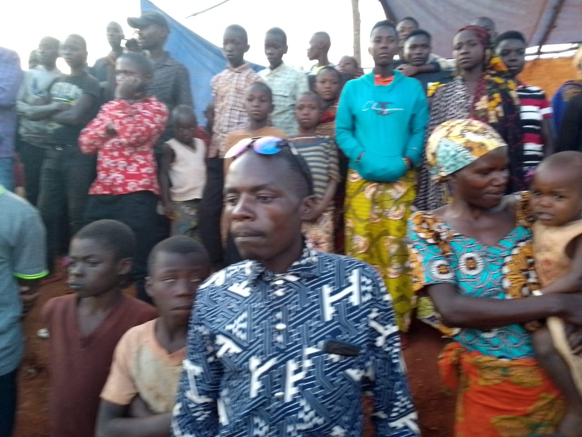 GitegaVuturaa's tweet photo. Muri rwa rukurikirane rw'inkino zihuza Imbonerakure mu mitumba nama Karitiye agize @CNDD_FDDGitega, Zone #Rutegama yasozereye igice ca mbere cizo higanwa aho Karitiye #Mugutu yatsinze #Rubarasi iheruka kwinjira @GitegaCommune iva mu #Giheta kubw'intunganyo nshasha ya @BurundiGov https://t.co/Fdtv5ArhS9