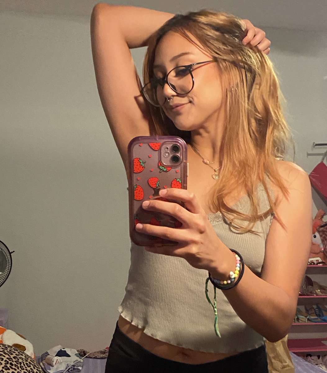 v1rgoflwr's tweet photo. jus busy being a girl https://t.co/adcEpasY0L