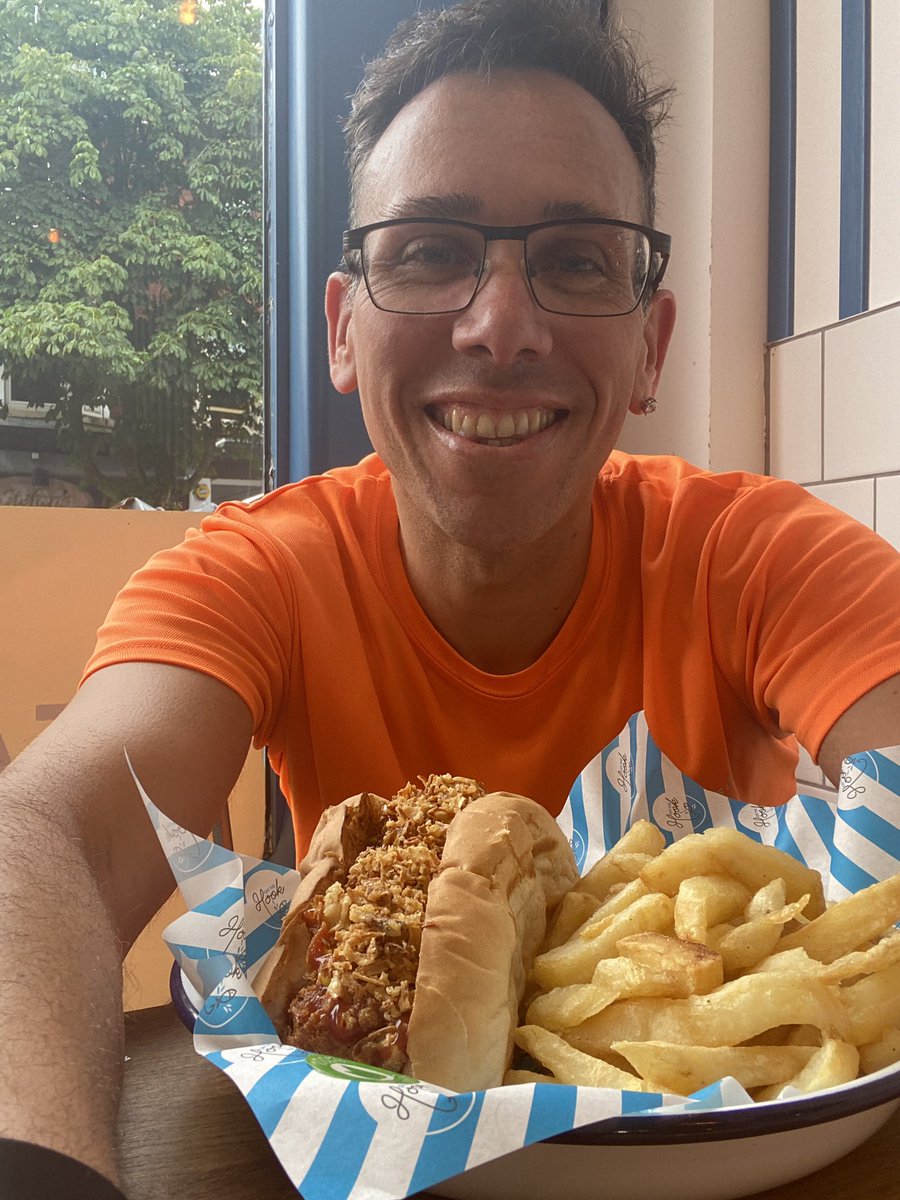 altrinchamhq's tweet image. 2 visits in 2 weeks 

I headed back to Off The Hook Fish And Chips yesterday 

18k run so I was like what’s the biggest option out of your vegan specials

So I went for the battered vegan hot dog and chips 

Totally stuffed after it 

I’ll be back again in August

#saletown #m33