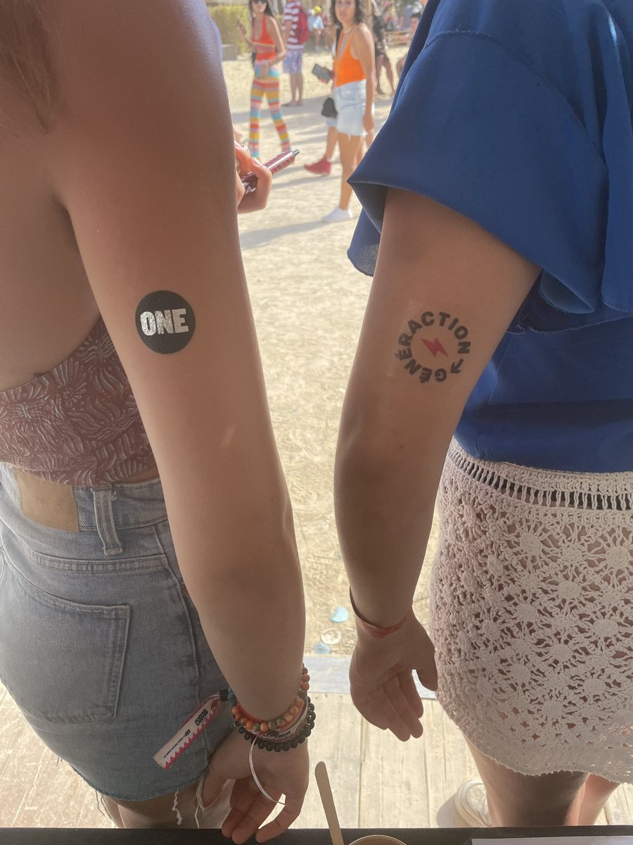 romane_mika's tweet photo. 🚨 Festivalier·ières de @LesDeferlantes, qui n’a pas encore son tatouage @ONE_Fr ou #GENERACTION ?
👋 Passez sur notre stand vous défier entre amis pour remporter le votre ! https://t.co/y8FrHPqE7g