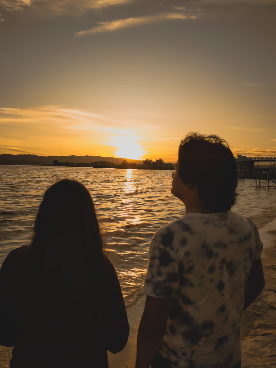 judihar's tweet photo. dia ataupun mereka, orang yang sedang bersama dengan bidik lukisan langkah kita tidak melihat bintang yg kita sebut matahari tapi mereka saat ini mungkin sedang menatap zodiak cancer 😉

# perspektif'st https://t.co/e7WgVe3cTO