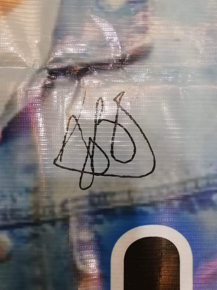jereviofficial's tweet photo. Tarp signed 🍩💙😘 

Thank you ulit Team Live

#JereVi #JeremyG #Vivoree 
@imjeremyg @vivoree https://t.co/szjFvu329b