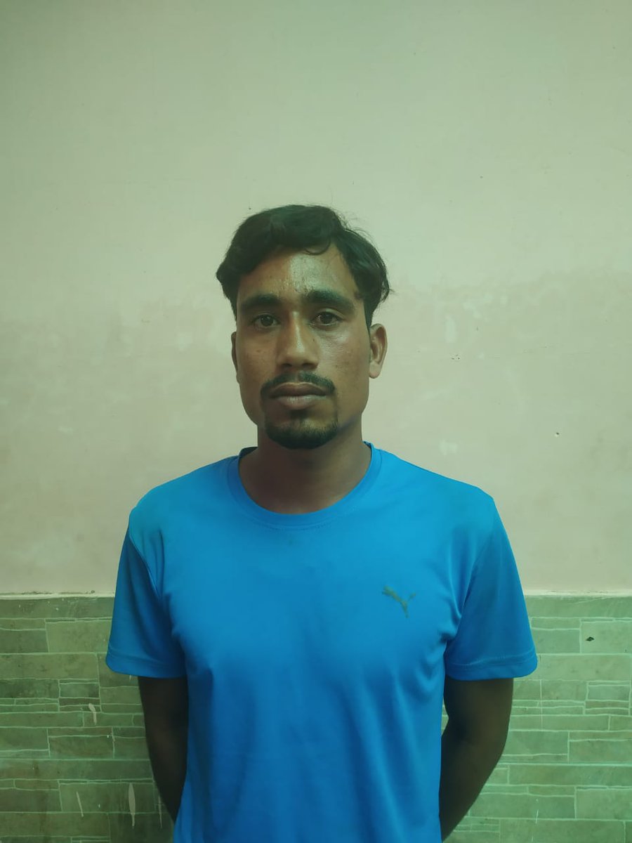 HansrajGurjarR's tweet photo. ये है सोनू चूहा जो अपने साथियों के साथ मिलकर बारां में पुलिस कांस्टेबल के साथ लोहे की राड से मारपीट कर बिल में घुस गया है जिस किसी को भी यह चूहा दिखे तो 100 नंबर पर सूचना देवे या @BaranPolice को सूचित करे

@8PMnoCM @RajPoliceHelp https://t.co/ijkxGaOzX6