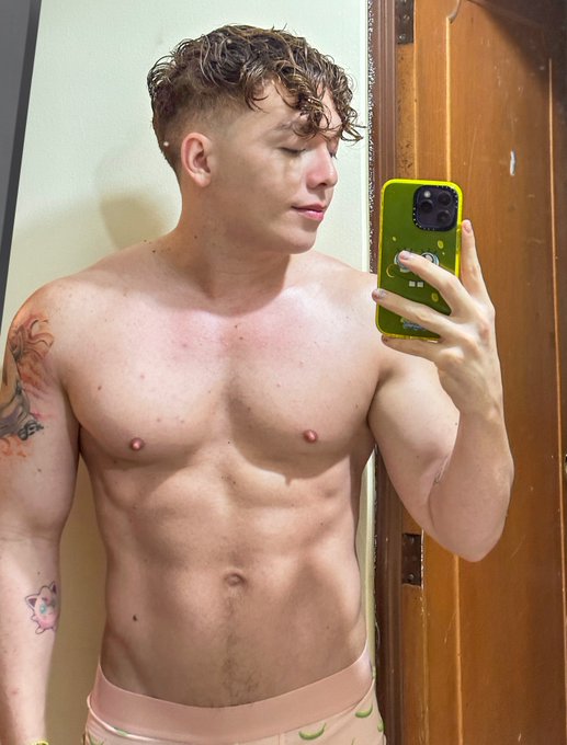 Abdomen mañanero https://t.co/X8RfXe44Li